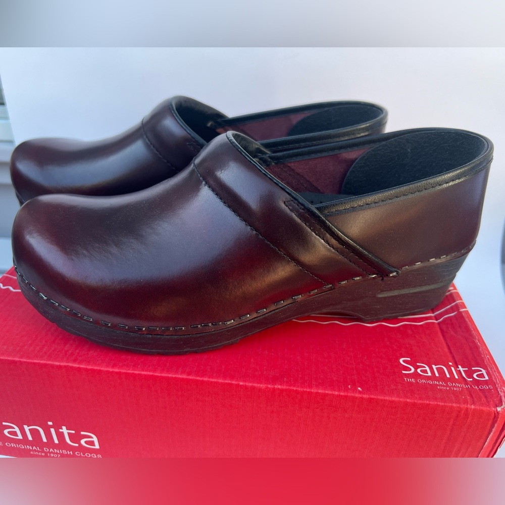 NIB Sanita Cabrio Clog size 42 in Bordeaux.